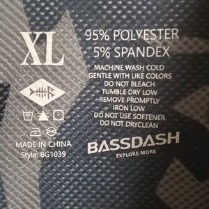NWOT BASSDASH poly/spandex blend l/s gray/black l/s camo shirt Size XL